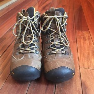 Keen leather hiking boots
